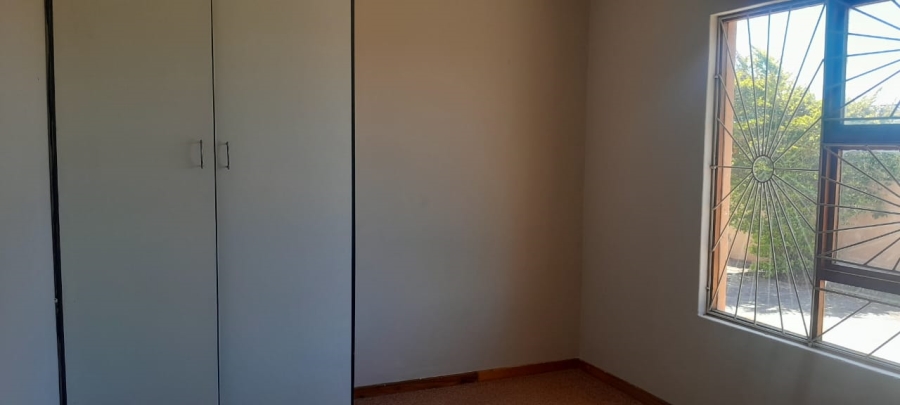 To Let 4 Bedroom Property for Rent in Southernwood Eastern Cape